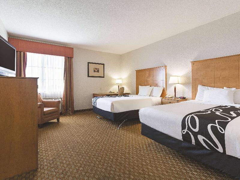 La Quinta Inn Suites By Wyndham Alvarado image