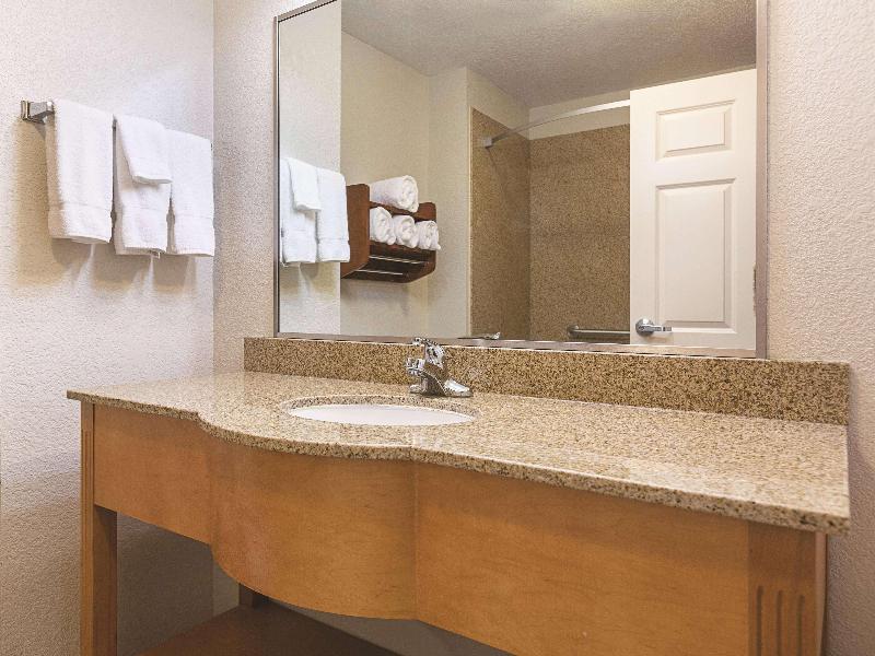La Quinta Inn Suites By Wyndham Alvarado image