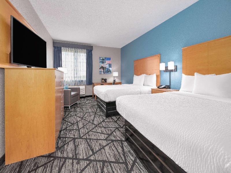 La Quinta Inn Suites By Wyndham Alvarado image