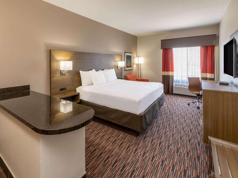 La Quinta Inn Suites Wichita Falls Msu Area image