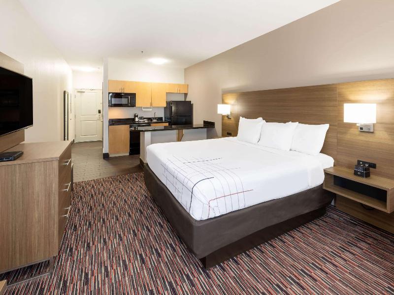 La Quinta Inn Suites Wichita Falls Msu Area image