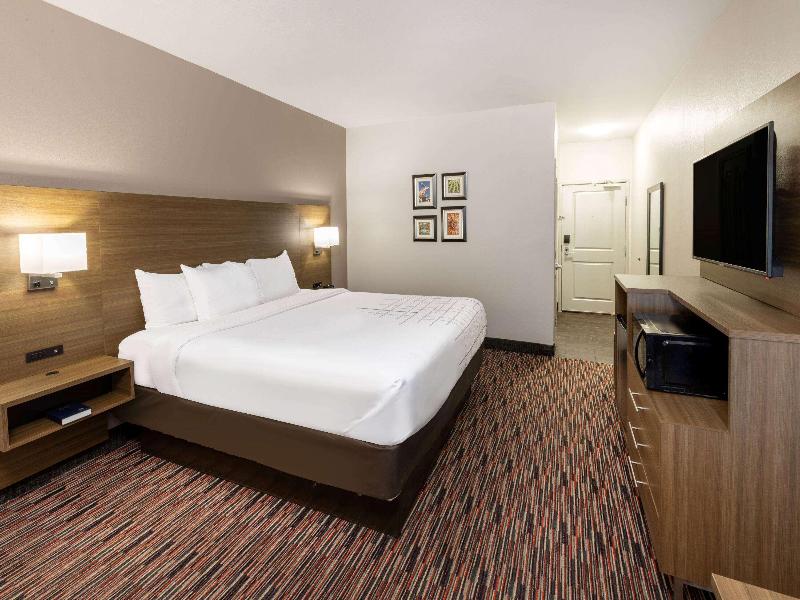 La Quinta Inn Suites Wichita Falls Msu Area image