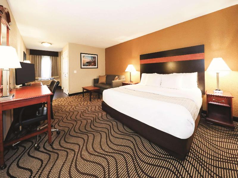La Quinta Inn By Wyndham Sandusky Near Cedar Point image