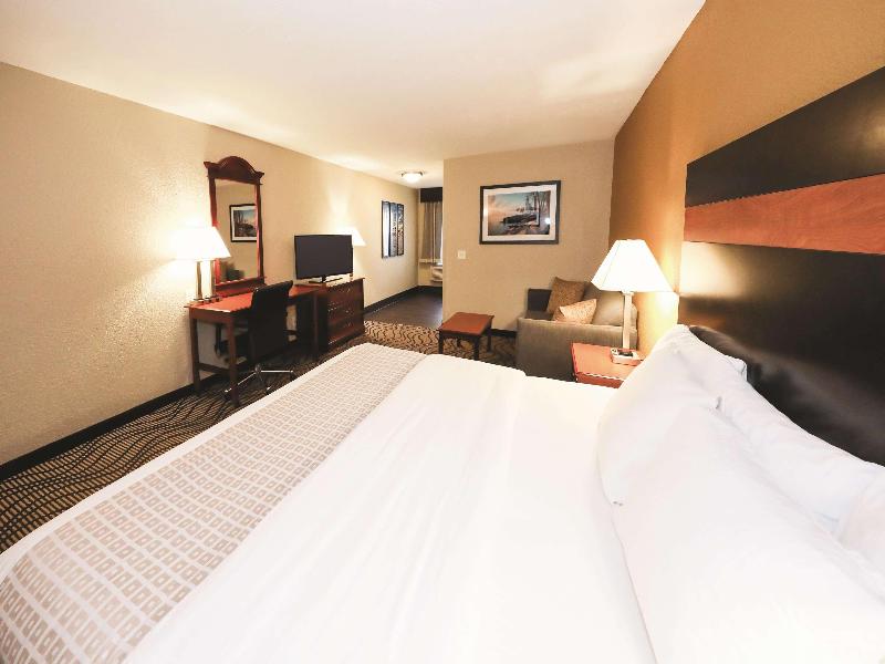 La Quinta Inn By Wyndham Sandusky Near Cedar Point image