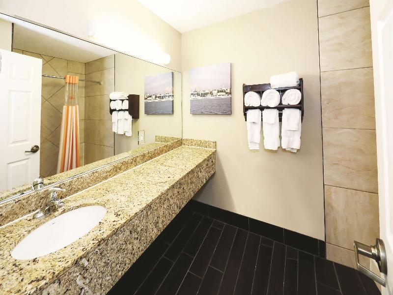 La Quinta Inn By Wyndham Sandusky Near Cedar Point image