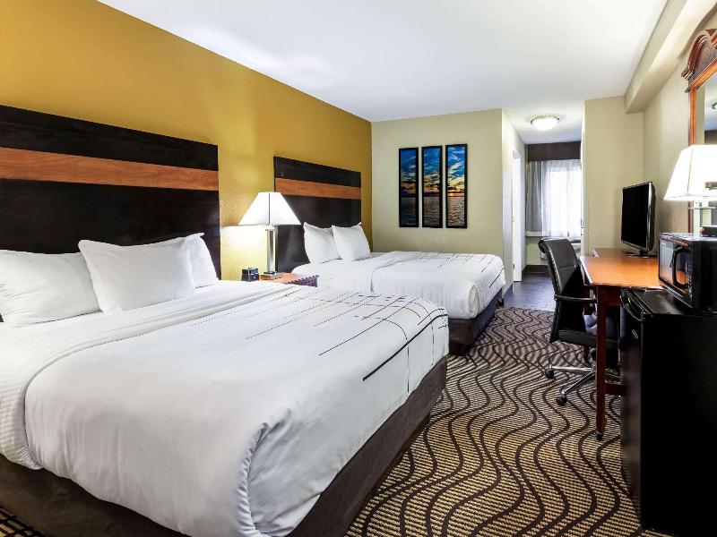 La Quinta Inn By Wyndham Sandusky Near Cedar Point image