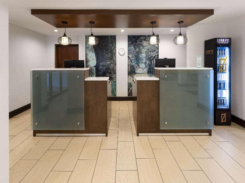 La Quinta Inn & Suites By Wyndham Lagrange / I-85