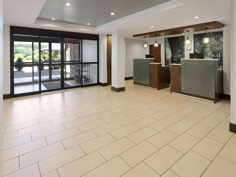 La Quinta Inn & Suites By Wyndham Lagrange / I-85