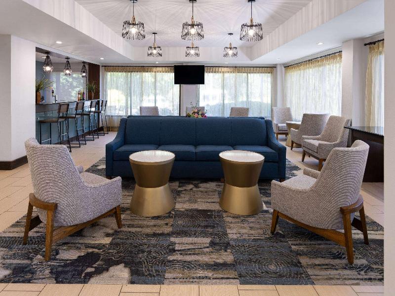 La Quinta Inn & Suites By Wyndham Lagrange / I-85