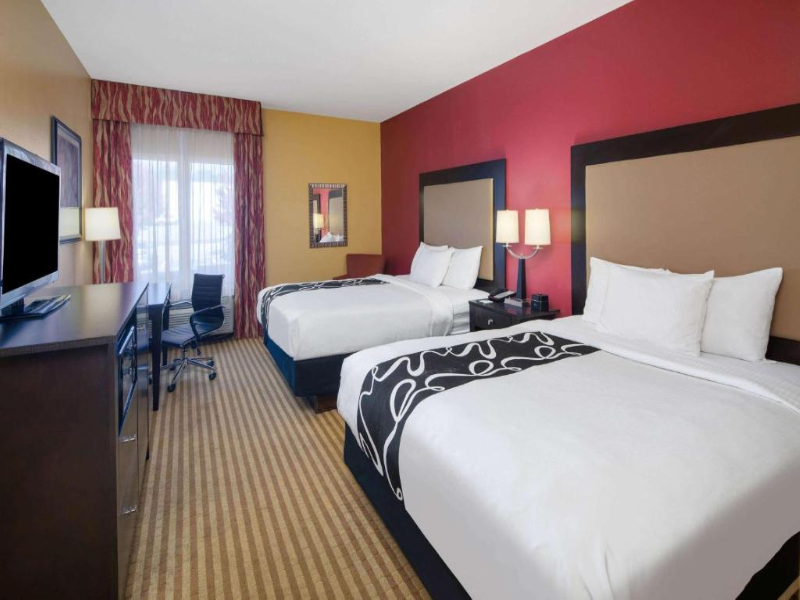 La Quinta Inn Suites By Wyndham Union City image