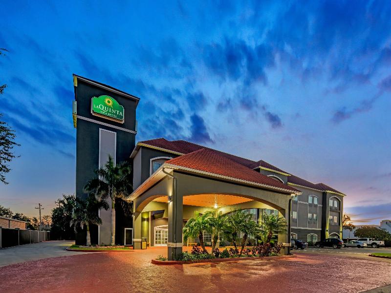 La Quinta Inn & Suites Wyndham Alamo McAllen East image