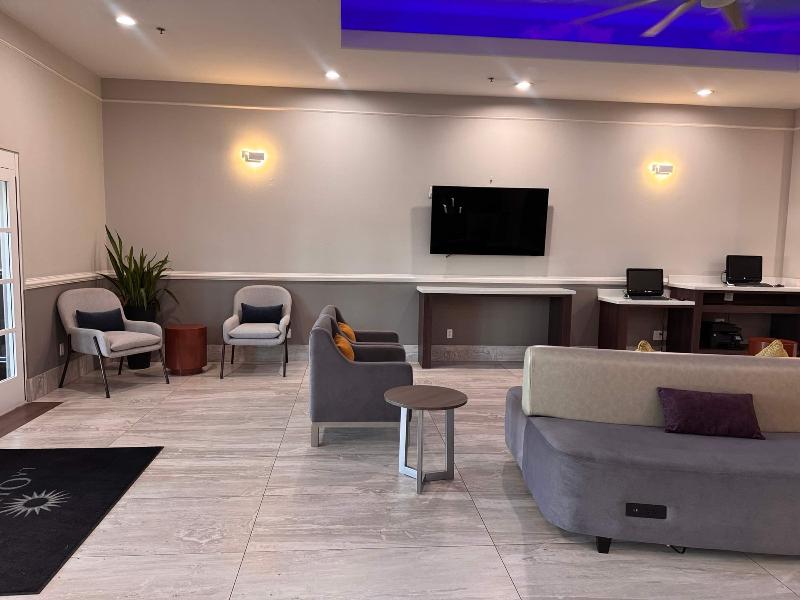La Quinta Inn & Suites Wyndham Alamo McAllen East image
