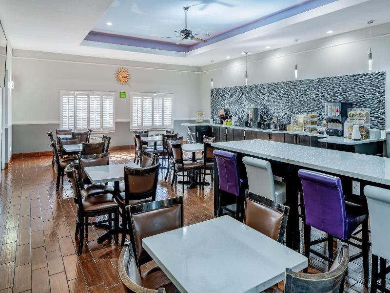 La Quinta Inn & Suites Wyndham Alamo McAllen East image
