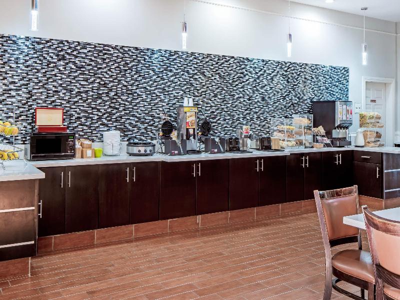 La Quinta Inn & Suites Wyndham Alamo McAllen East image