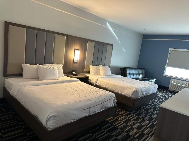 La Quinta Inn & Suites Wyndham Alamo McAllen East image