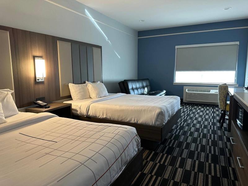 La Quinta Inn & Suites Wyndham Alamo McAllen East image