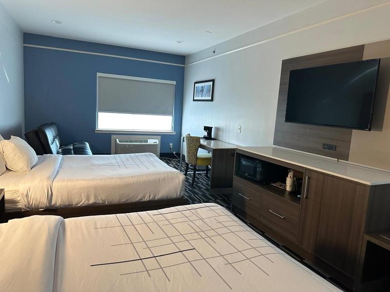 La Quinta Inn & Suites Wyndham Alamo McAllen East image