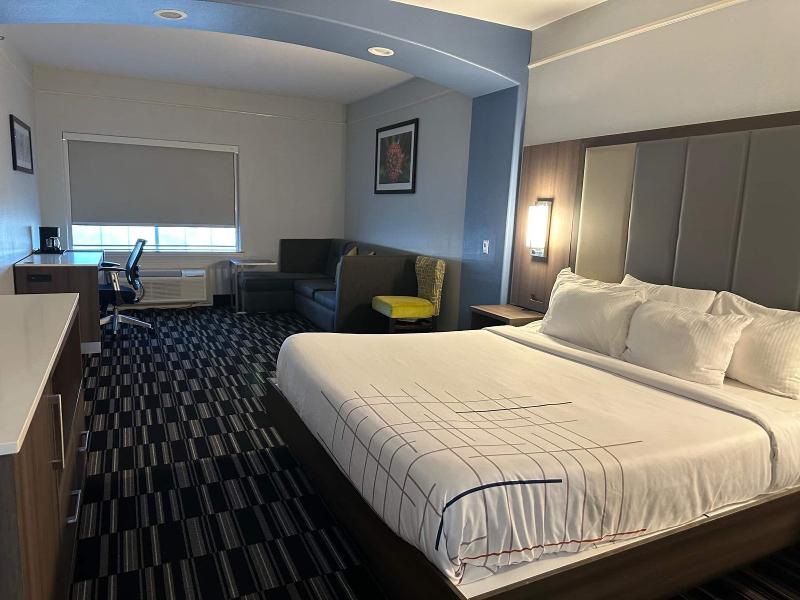 La Quinta Inn & Suites Wyndham Alamo McAllen East image