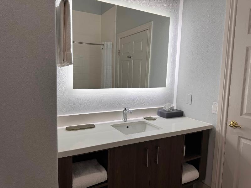 La Quinta Inn & Suites Wyndham Alamo McAllen East image