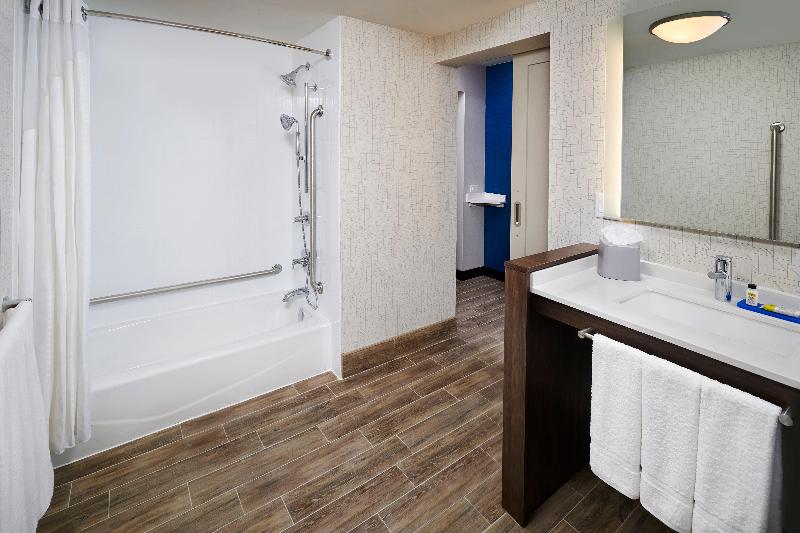 Holiday Inn Express Sarnia - Point Edward by IHG photo 12