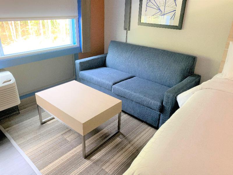 Holiday Inn Exp & Sts Wilmington West-Medical Park image