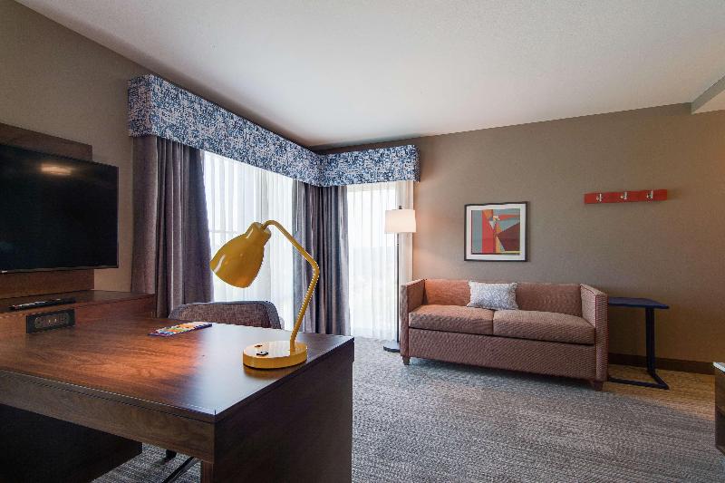 Hampton Inn Suites Nashville North Skyline Center image