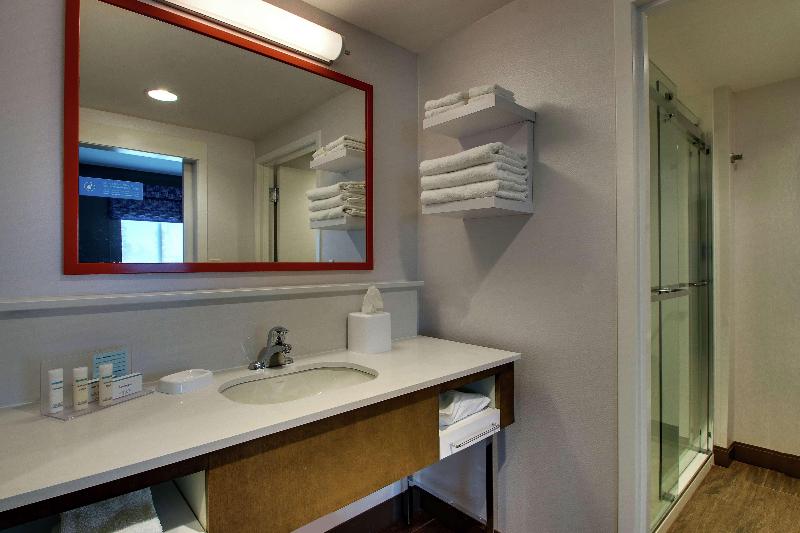Hampton Inn & Suites Southport image
