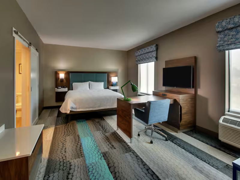 Hampton Inn & Suites Southport image