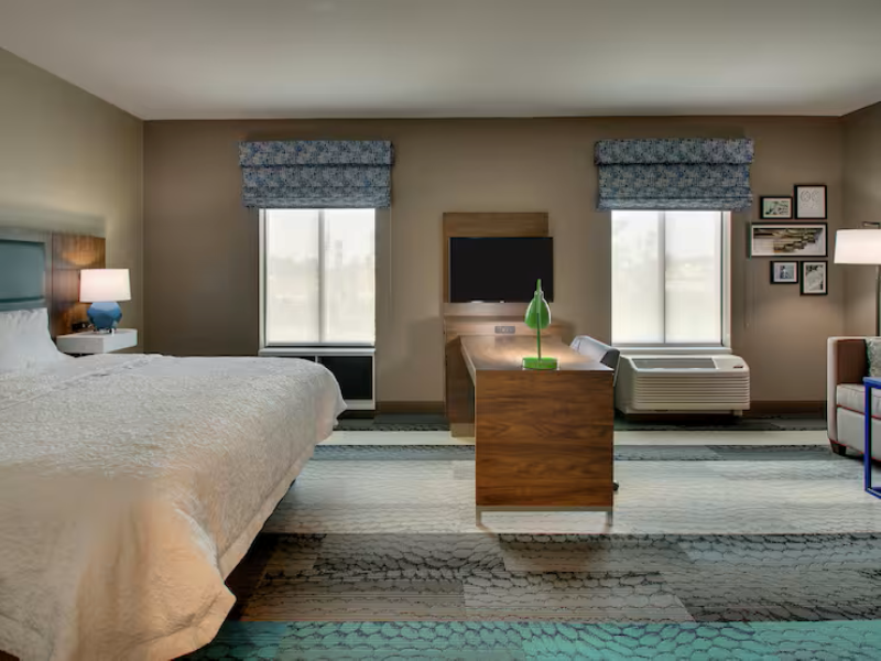 Hampton Inn & Suites Southport image