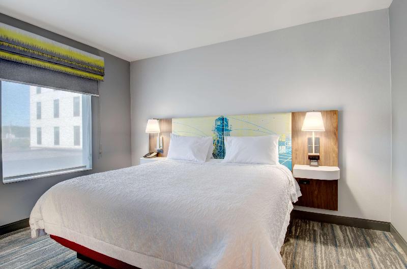 Hampton Inn & Suites Portland West image