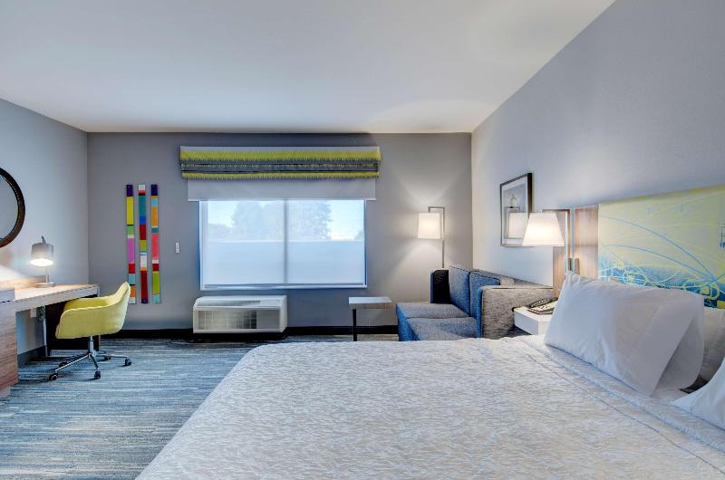 Hampton Inn & Suites Portland West image
