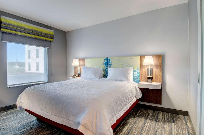 Hampton Inn & Suites Portland West image