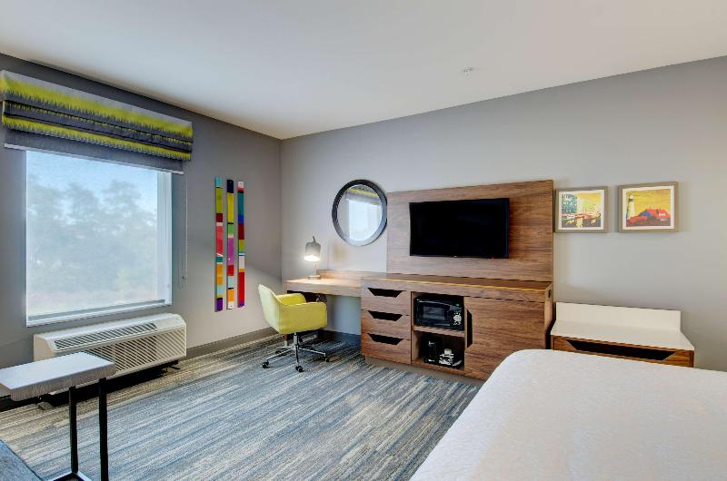 Hampton Inn & Suites Portland West image