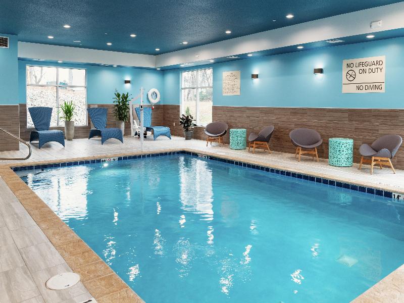 Hampton Inn & Suites Pittsburgh New Stanton image
