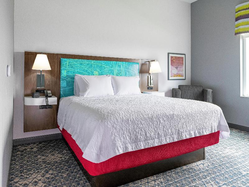 Hampton Inn & Suites Pittsburgh New Stanton image