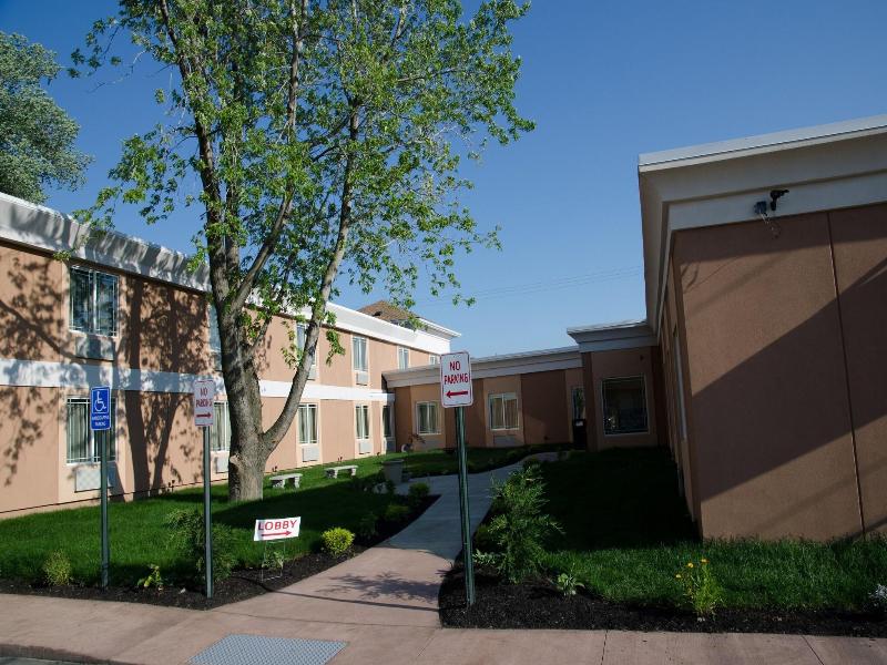 Aashram Hotel By Niagara River image