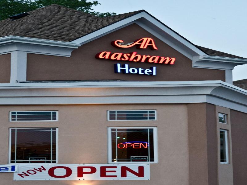 Aashram Hotel By Niagara River image