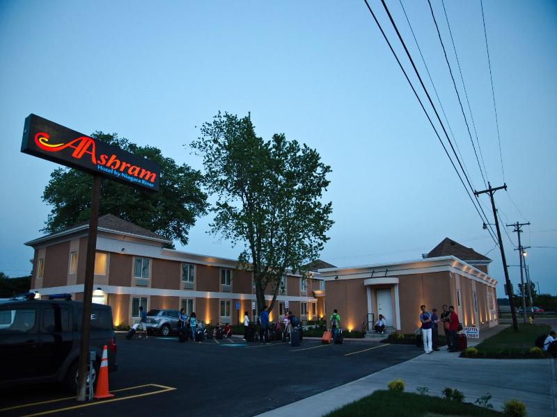 Aashram Hotel By Niagara River image