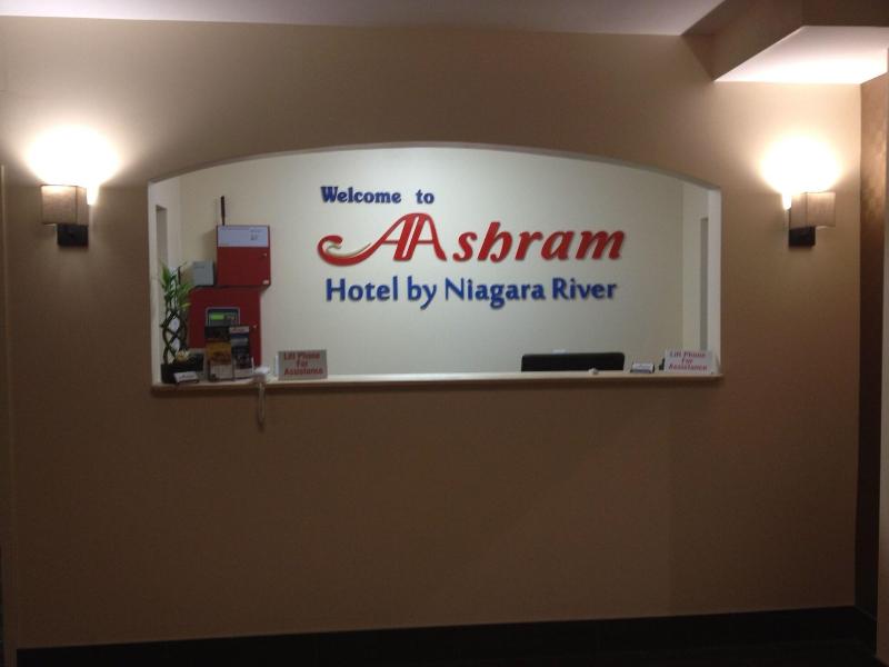 Aashram Hotel By Niagara River image