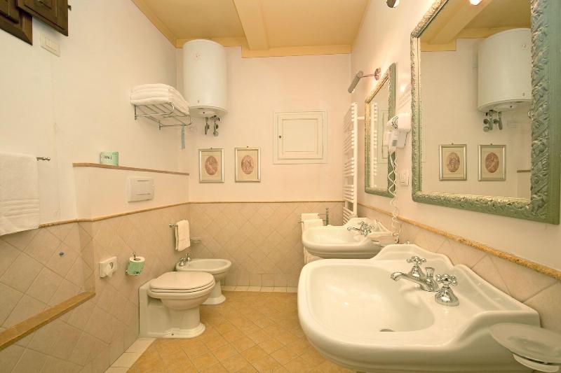 La Casa Del Garbo Luxury Rooms Suite image