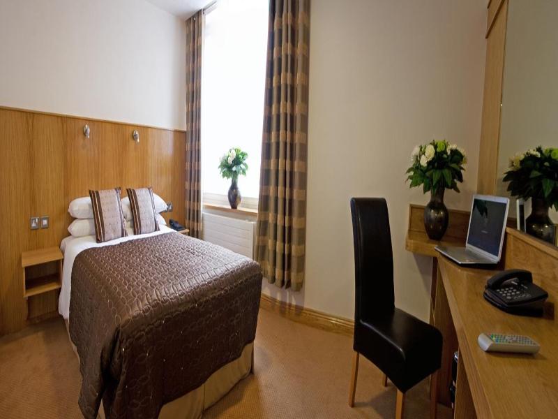 Blooms Hotel image