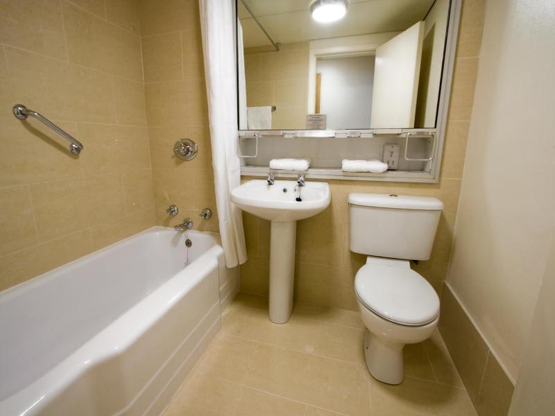 Blooms Hotel image