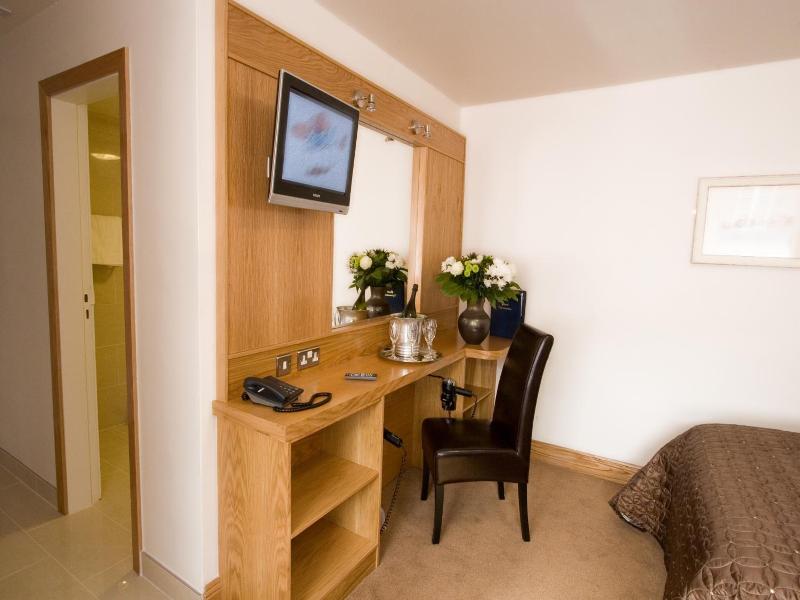 Blooms Hotel image