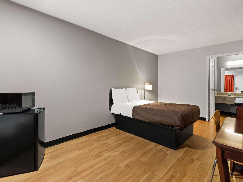 Rodeway Inn image