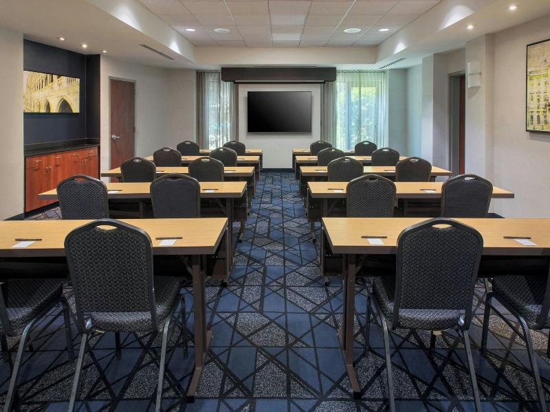 Courtyard By Marriott Ewing Princeton image