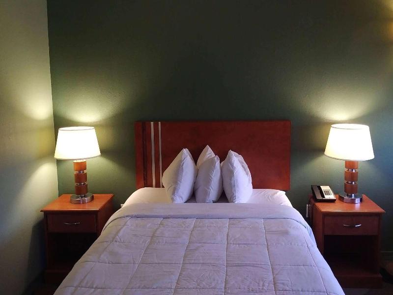 STUDIO KING BED NON SMOKING