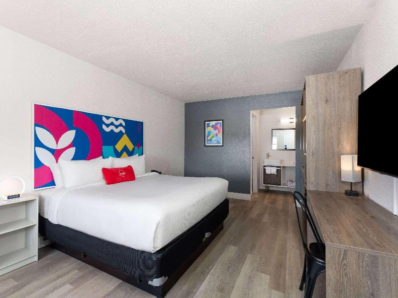 Howard Johnson by Wyndham Orlando Lake Buena V S image