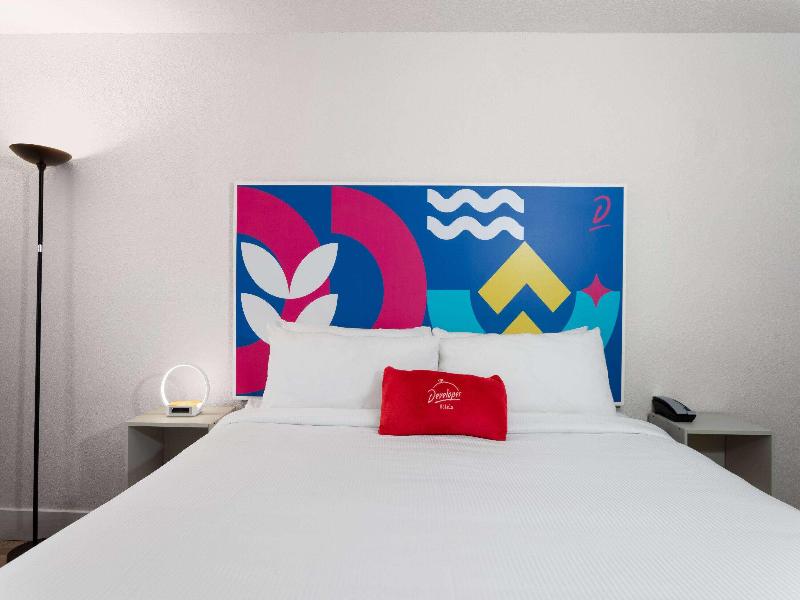 Howard Johnson by Wyndham Orlando Lake Buena V S image