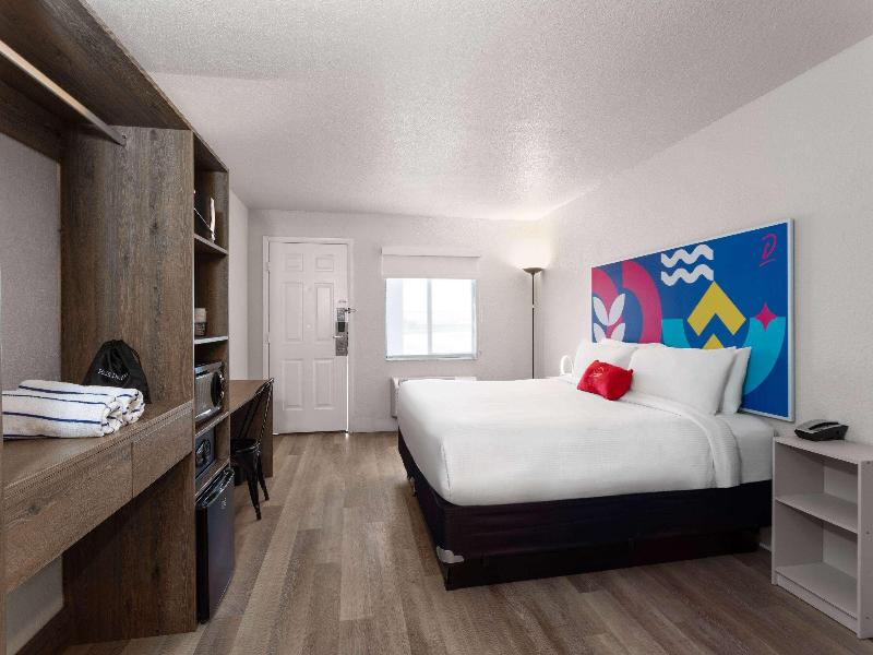 Howard Johnson by Wyndham Orlando Lake Buena V S image