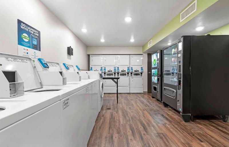 Woodspring Suites Orlando Airport image